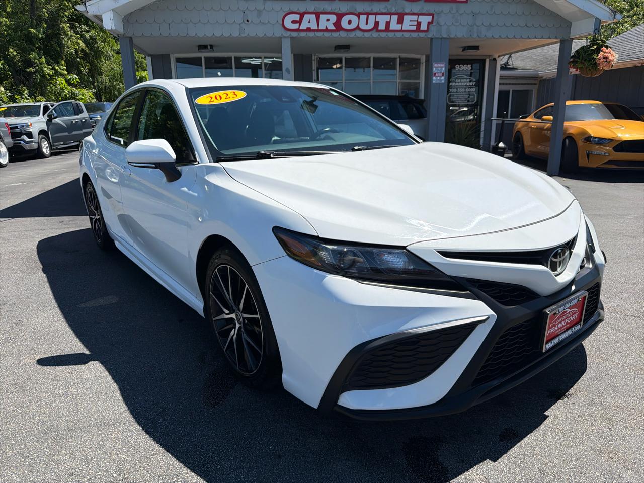 Toyota Camry Hybrid SE Nightshade CVT (Natl) 2023