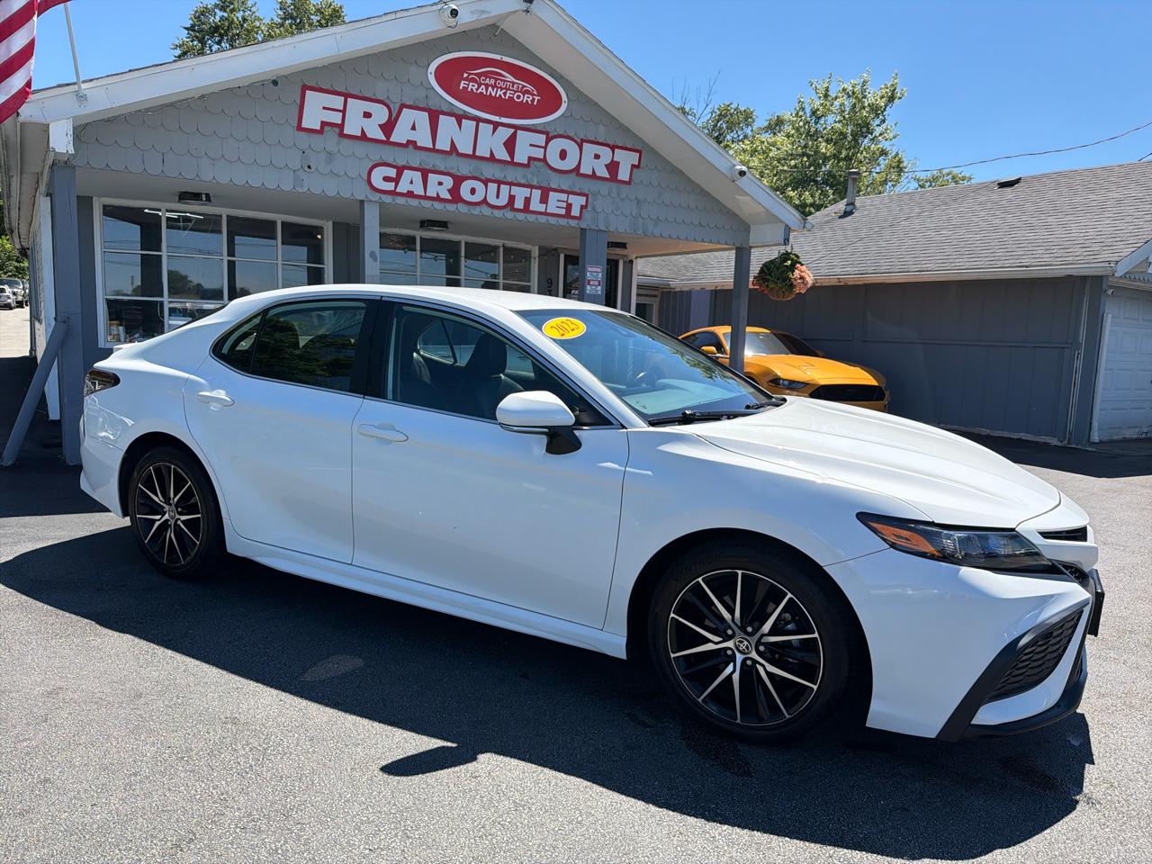 Toyota Camry Hybrid SE Nightshade CVT (Natl) 2023