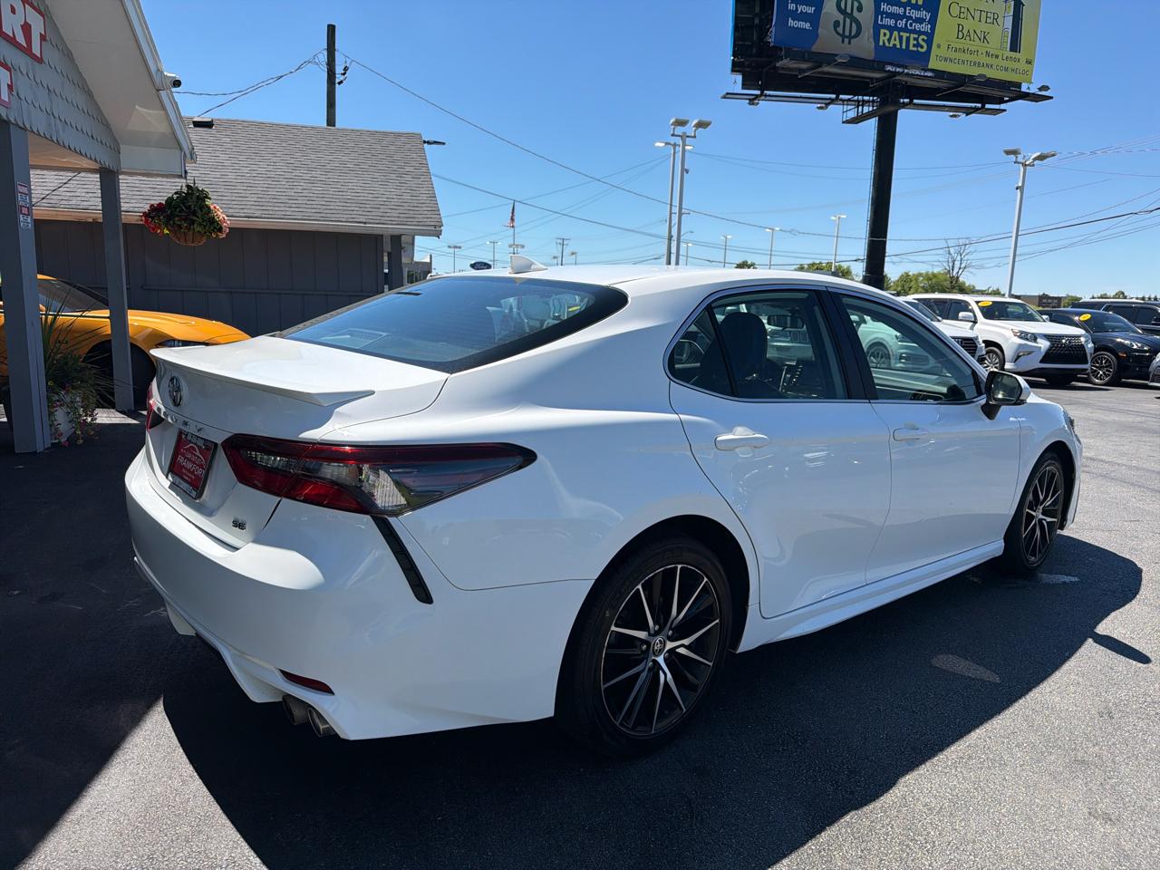 Toyota Camry Hybrid SE Nightshade CVT (Natl) 2023