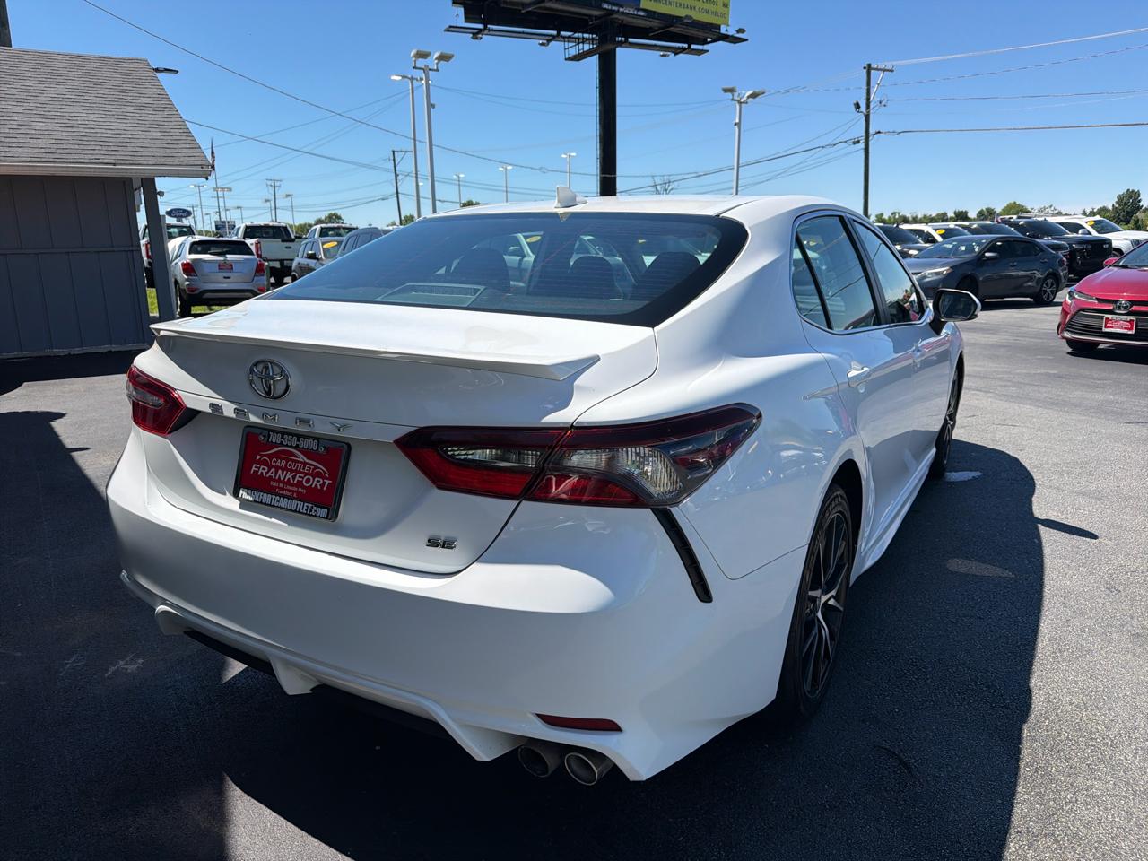Toyota Camry Hybrid SE Nightshade CVT (Natl) 2023