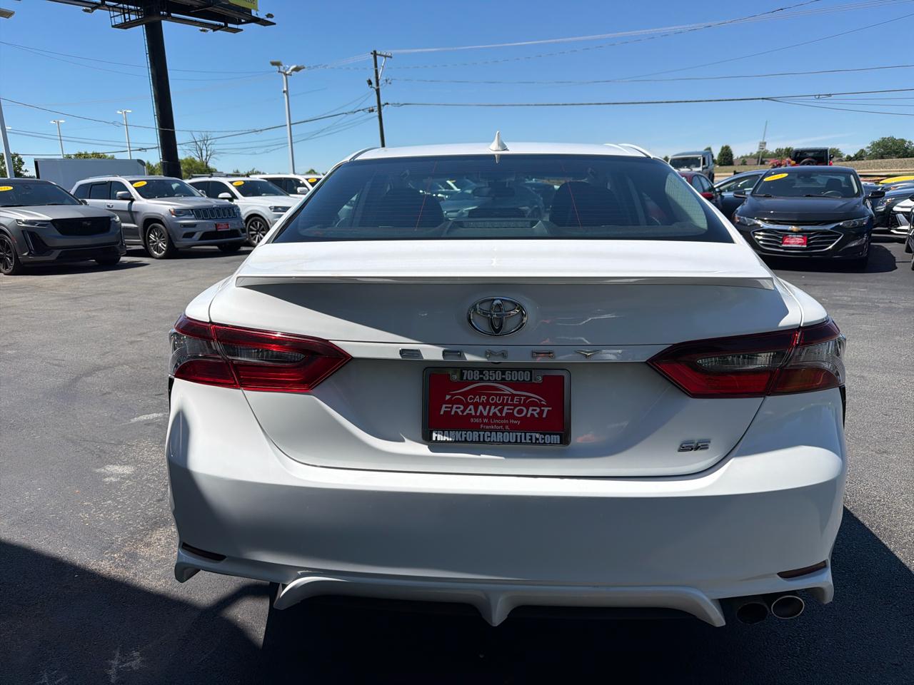 Toyota Camry Hybrid SE Nightshade CVT (Natl) 2023