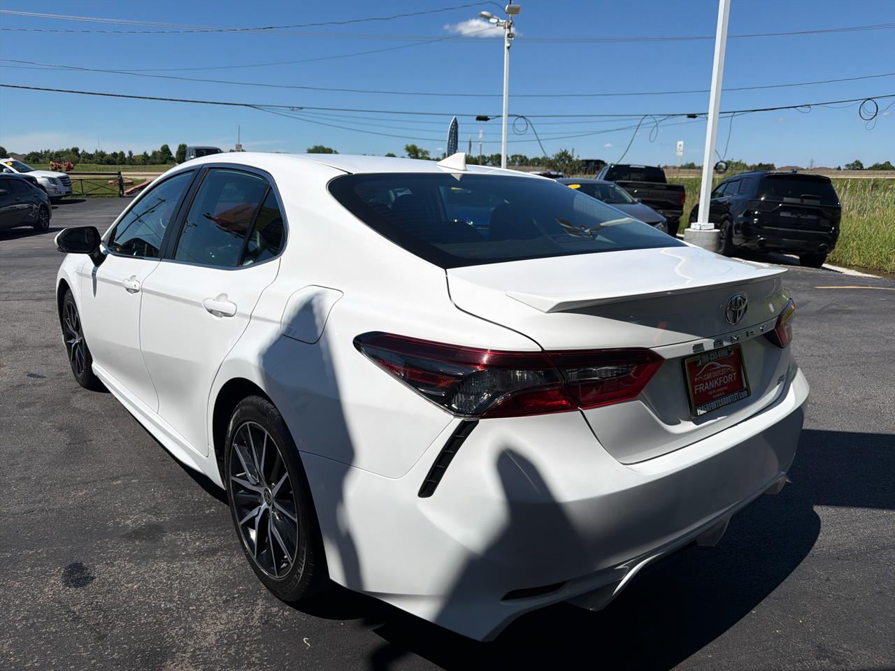 Toyota Camry Hybrid SE Nightshade CVT (Natl) 2023