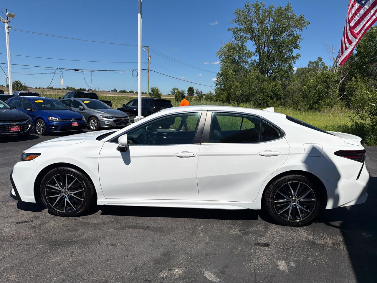 Toyota Camry Hybrid SE Nightshade CVT (Natl) 2023