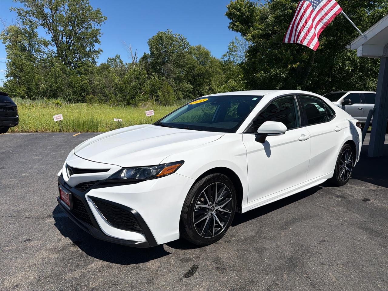 Toyota Camry Hybrid SE Nightshade CVT (Natl) 2023