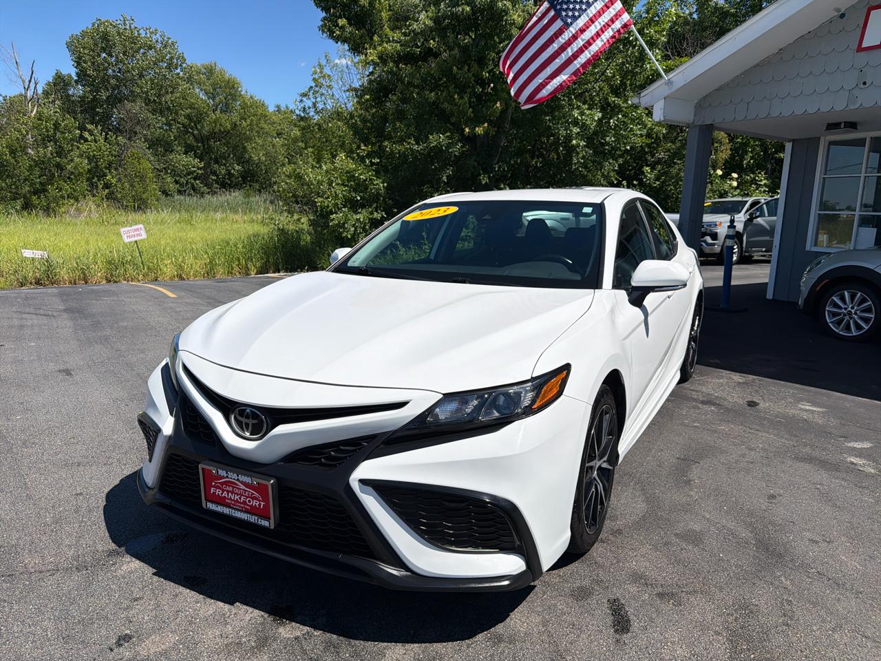Toyota Camry Hybrid SE Nightshade CVT (Natl) 2023