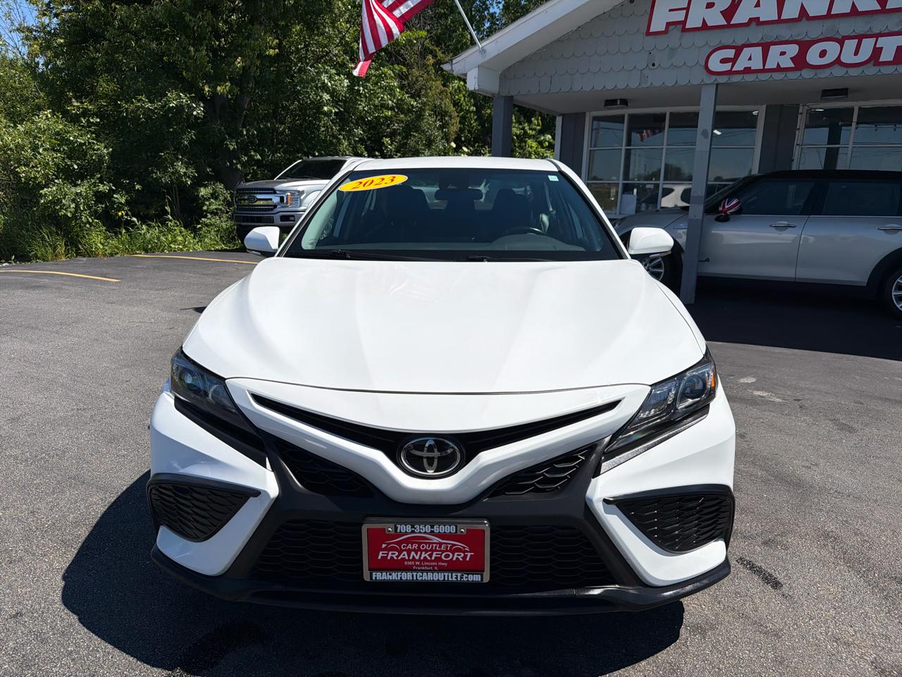 Toyota Camry Hybrid SE Nightshade CVT (Natl) 2023