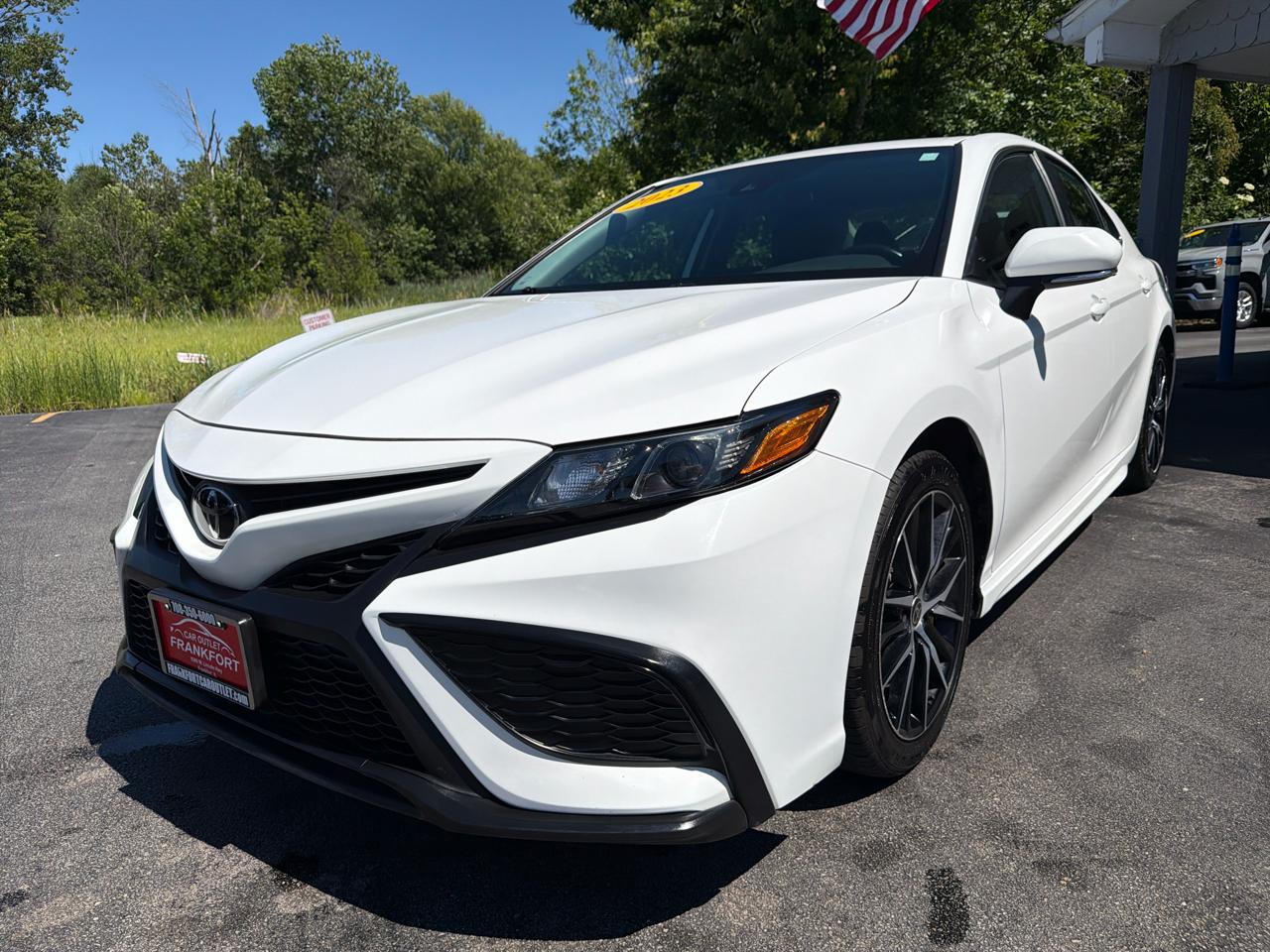 Toyota Camry Hybrid SE Nightshade CVT (Natl) 2023