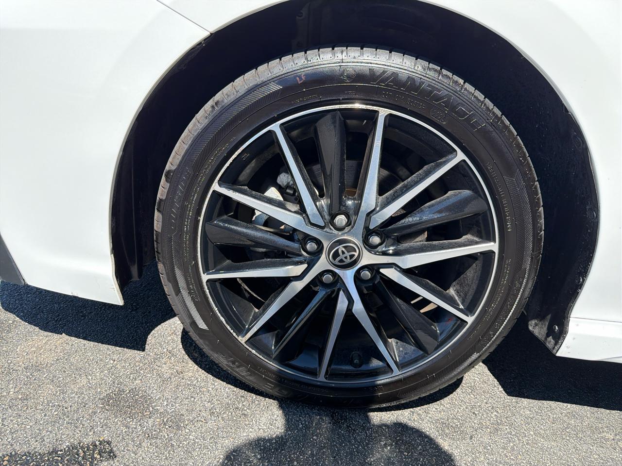 Toyota Camry Hybrid SE Nightshade CVT (Natl) 2023