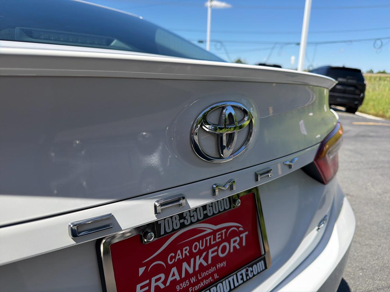 Toyota Camry Hybrid SE Nightshade CVT (Natl) 2023