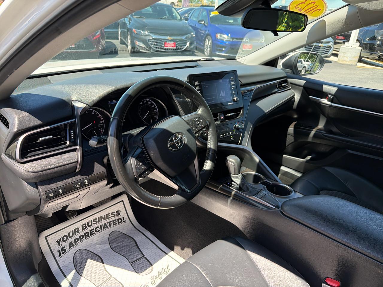 Toyota Camry Hybrid SE Nightshade CVT (Natl) 2023