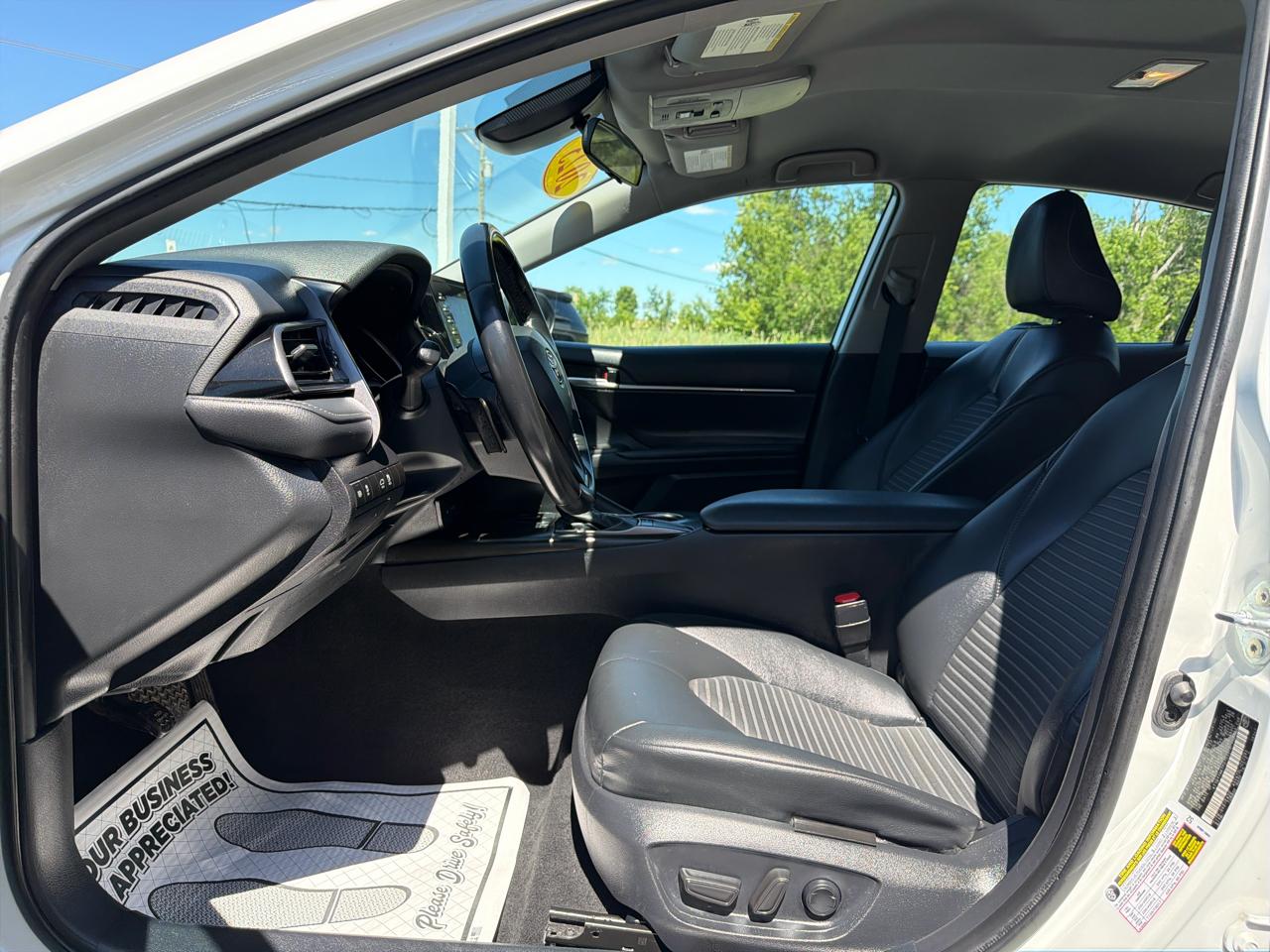 Toyota Camry Hybrid SE Nightshade CVT (Natl) 2023