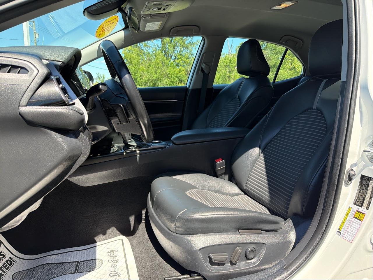 Toyota Camry Hybrid SE Nightshade CVT (Natl) 2023