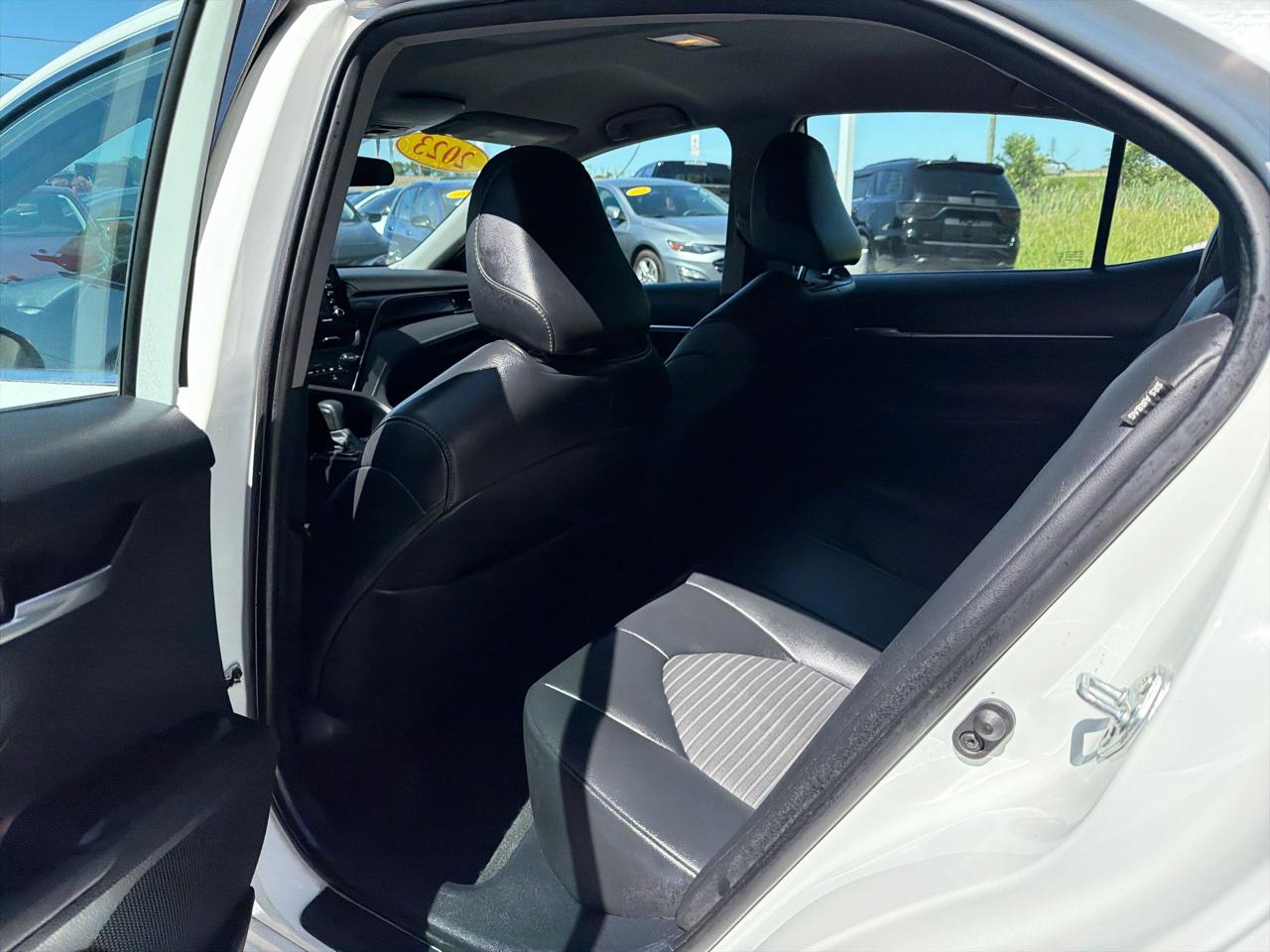 Toyota Camry Hybrid SE Nightshade CVT (Natl) 2023