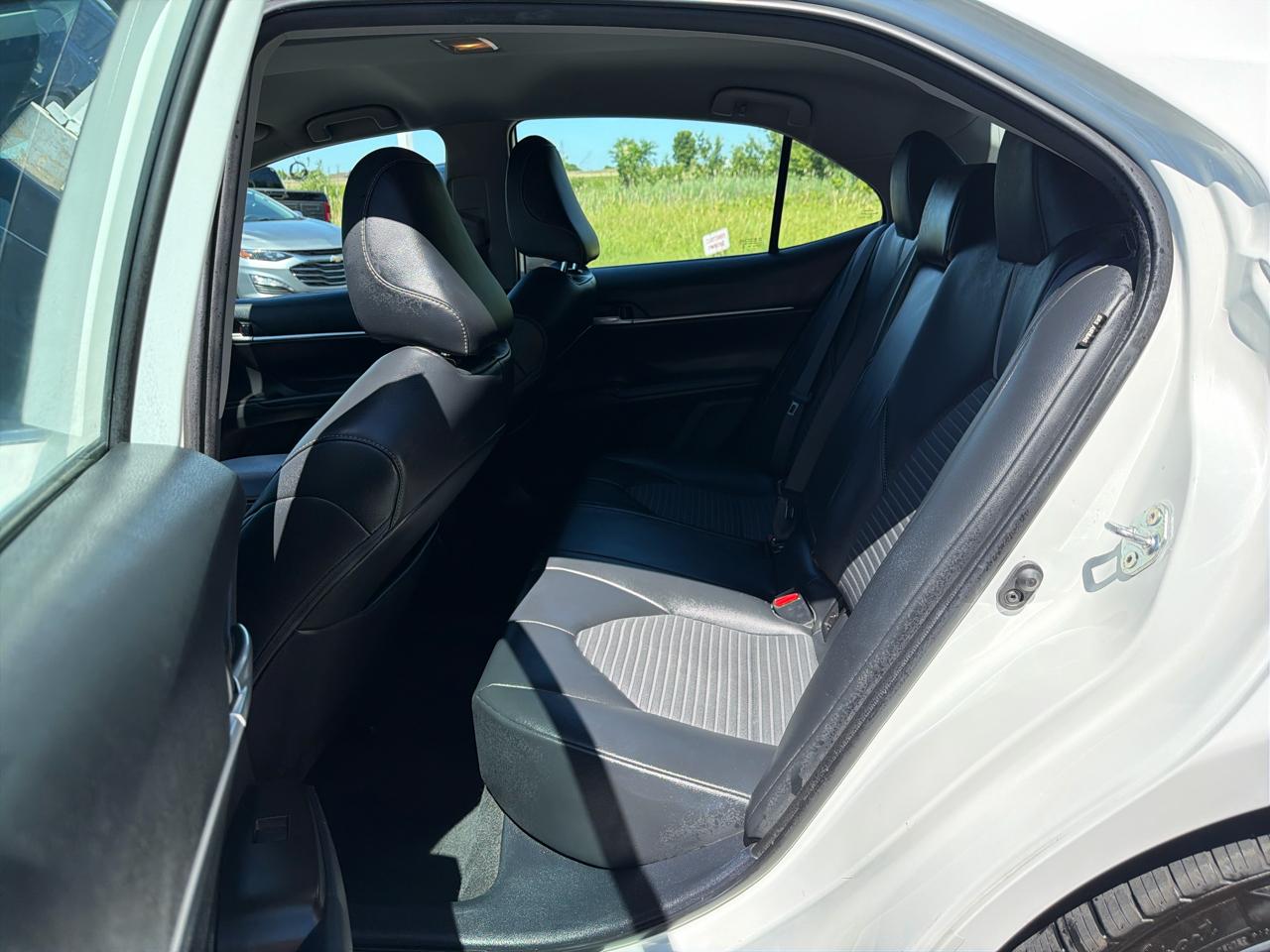Toyota Camry Hybrid SE Nightshade CVT (Natl) 2023