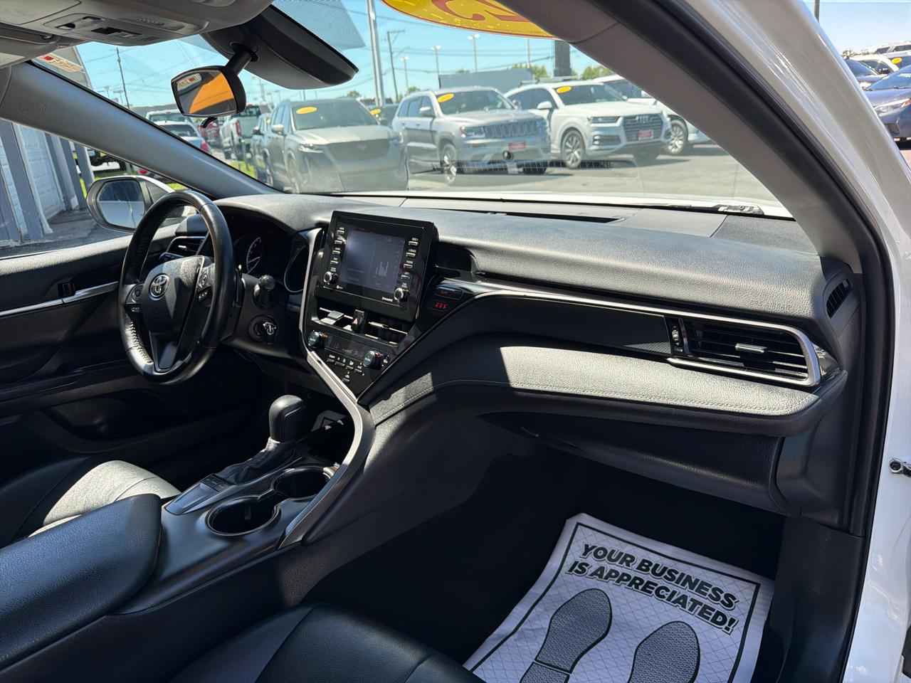 Toyota Camry Hybrid SE Nightshade CVT (Natl) 2023