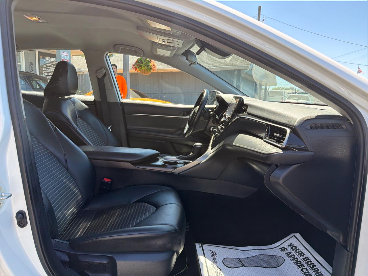 Toyota Camry Hybrid SE Nightshade CVT (Natl) 2023