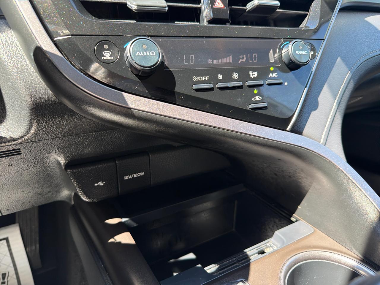Toyota Camry Hybrid SE Nightshade CVT (Natl) 2023