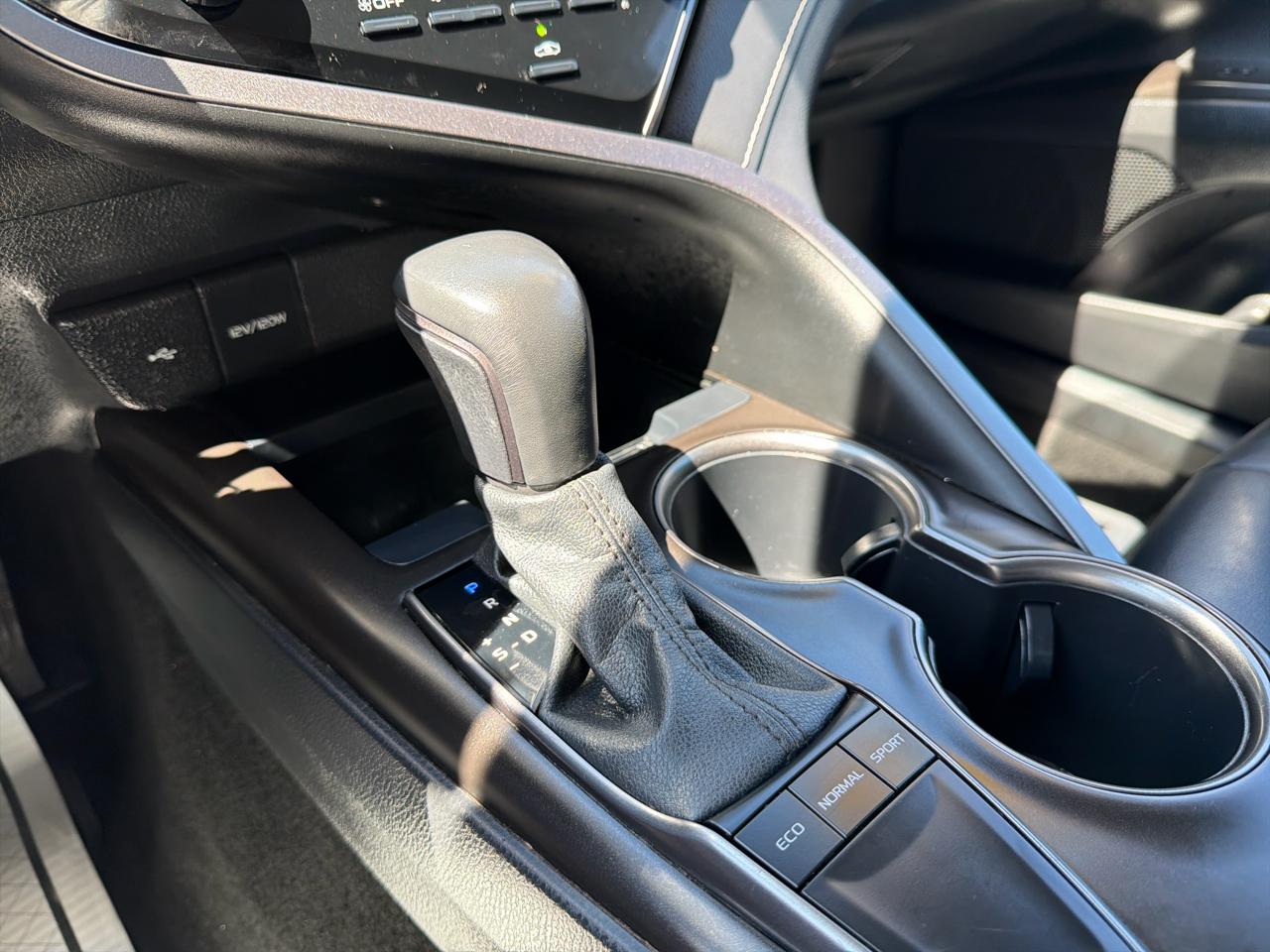Toyota Camry Hybrid SE Nightshade CVT (Natl) 2023