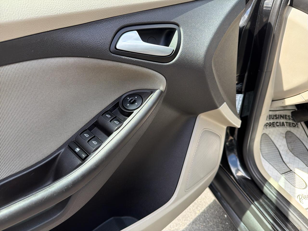 Ford Focus 4dr Sdn SE 2014