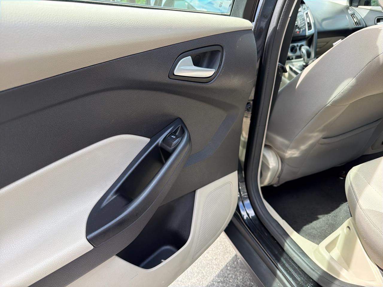 Ford Focus 4dr Sdn SE 2014