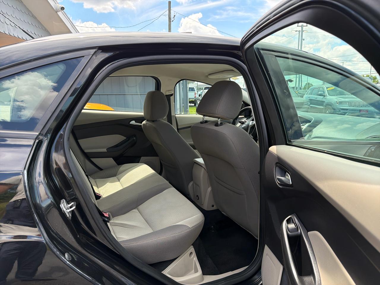 Ford Focus 4dr Sdn SE 2014