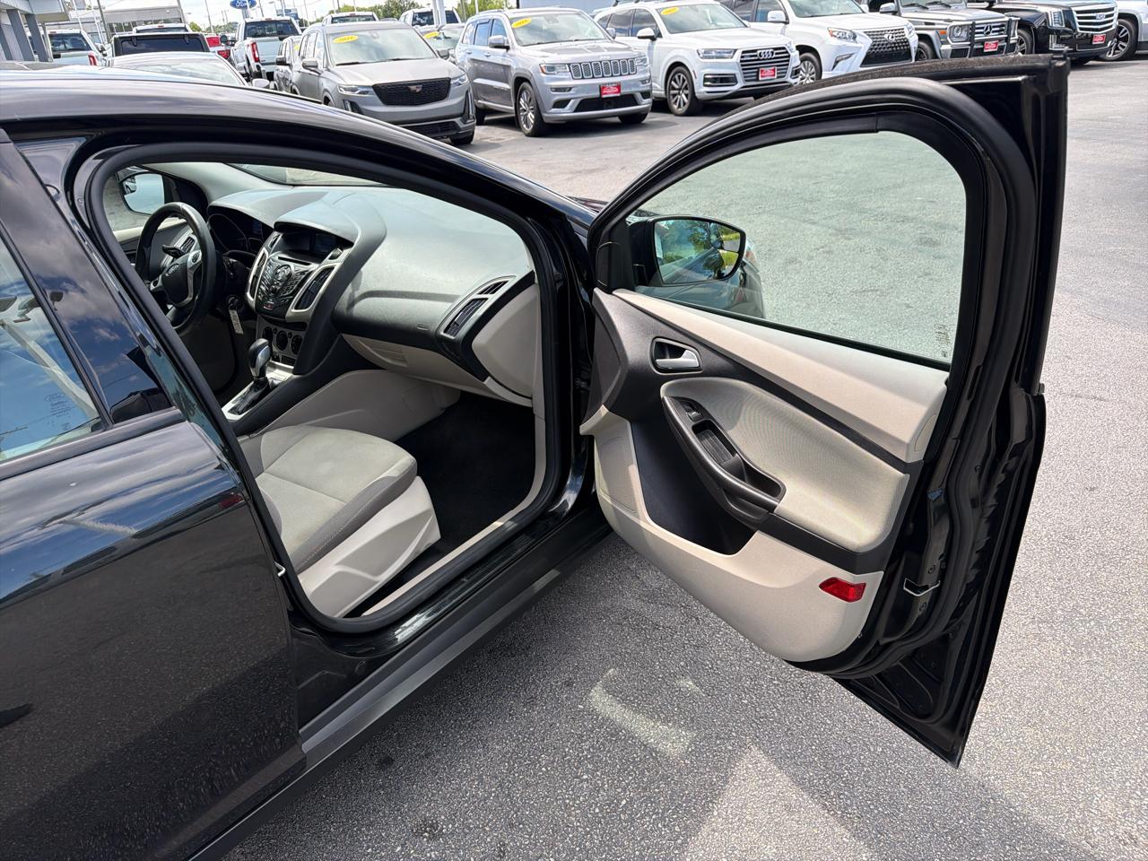 Ford Focus 4dr Sdn SE 2014