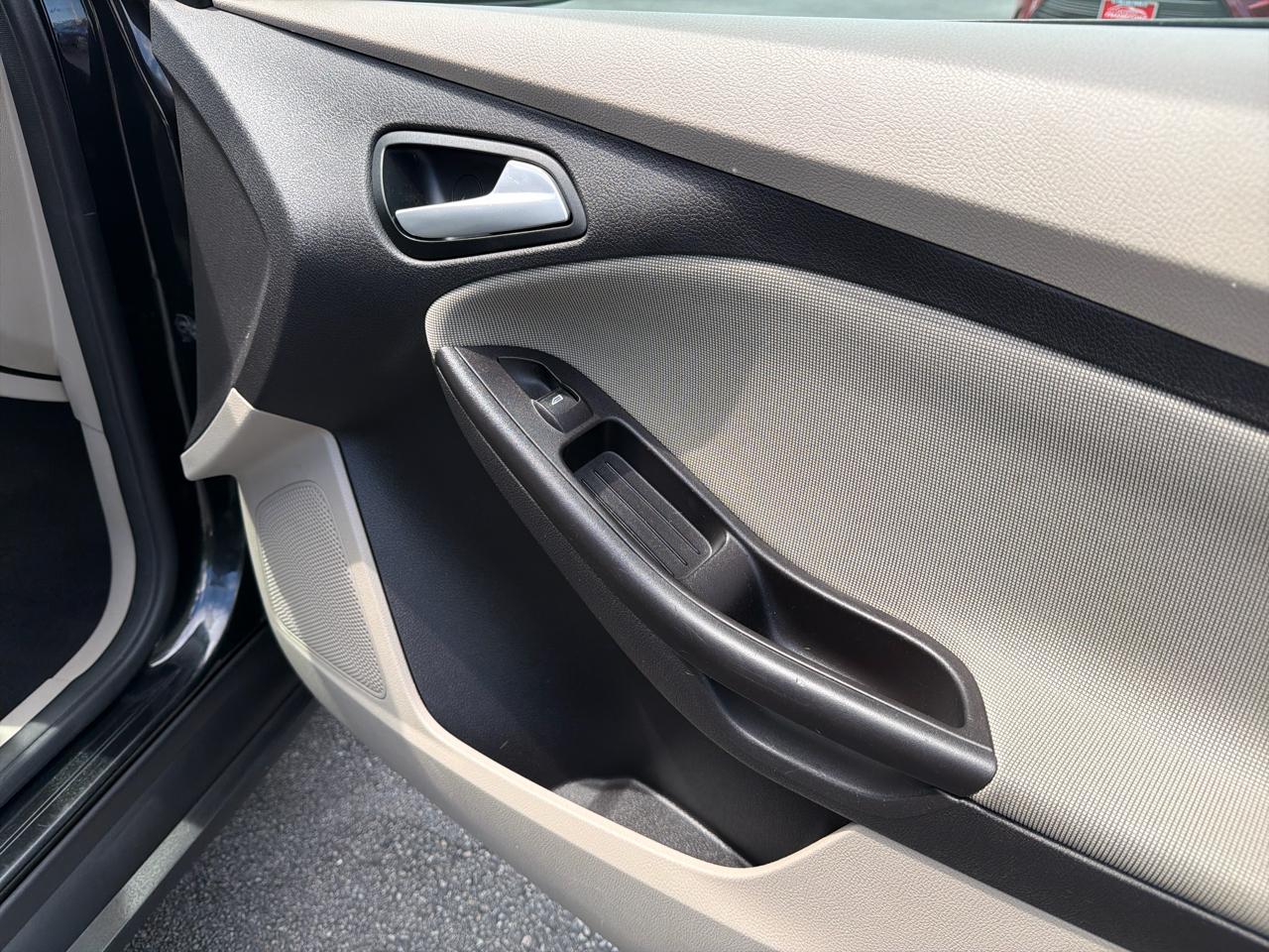 Ford Focus 4dr Sdn SE 2014