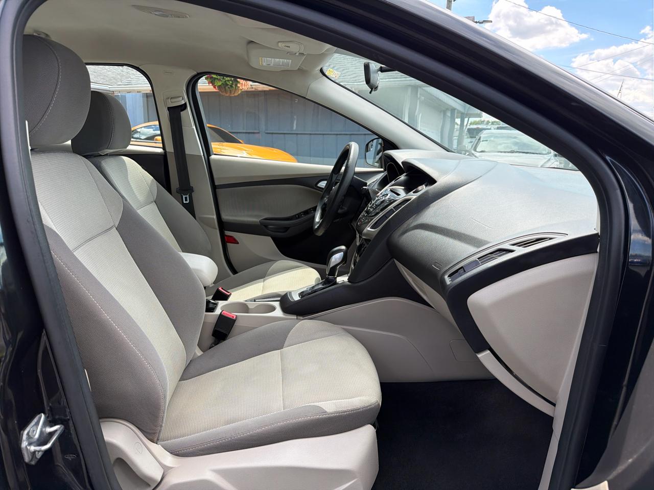 Ford Focus 4dr Sdn SE 2014