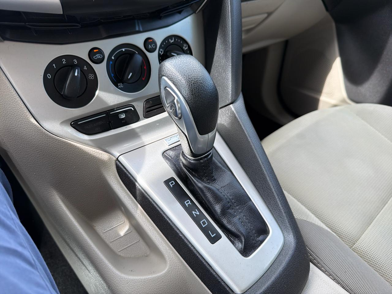 Ford Focus 4dr Sdn SE 2014