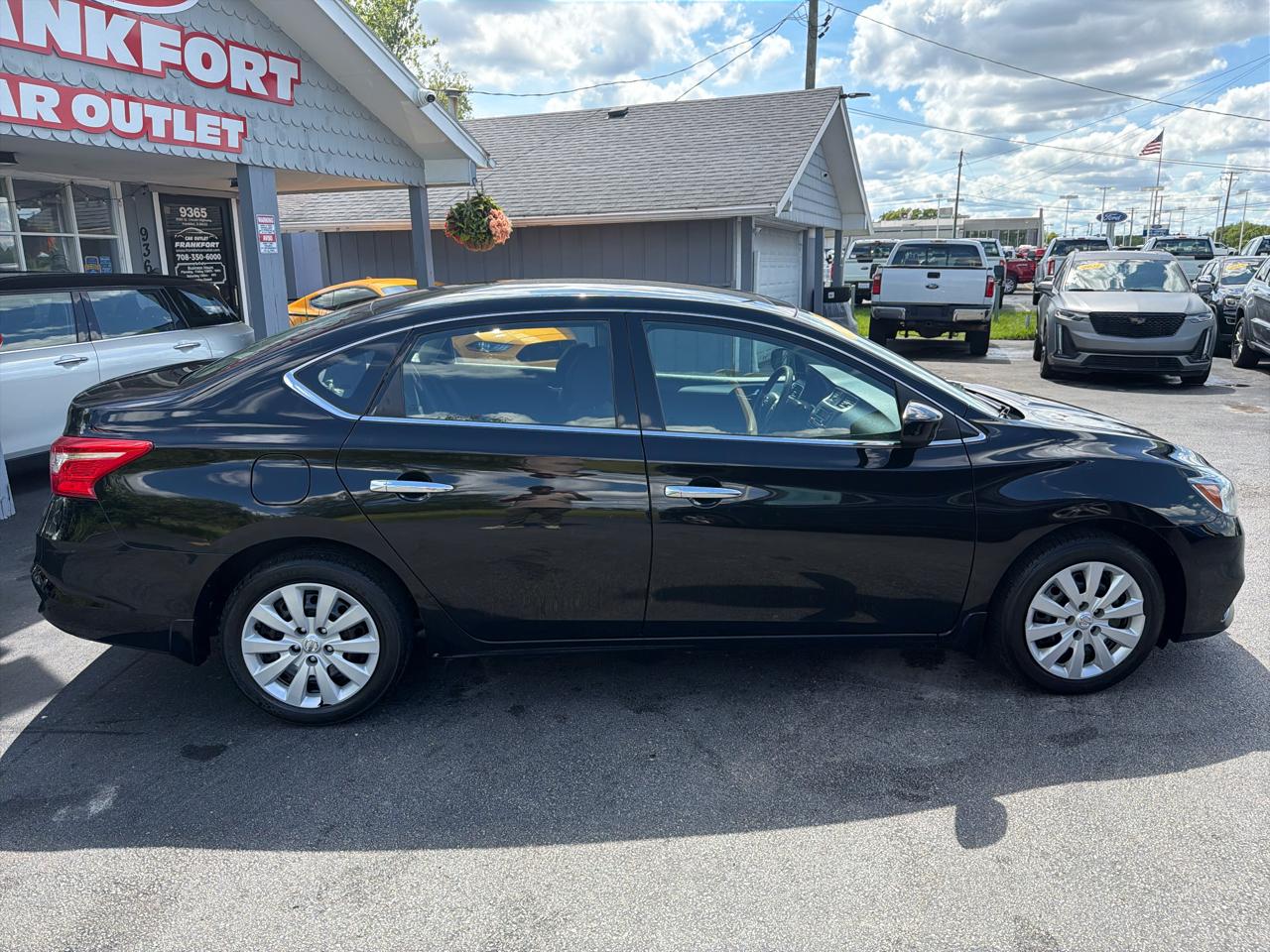 Nissan Sentra 4dr Sdn I4 CVT S 2016