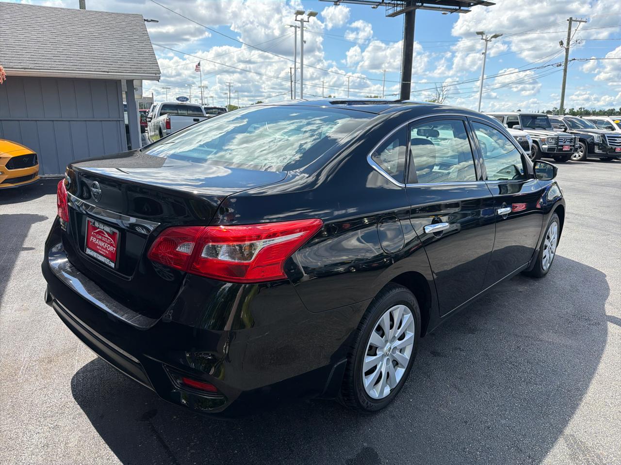 Nissan Sentra 4dr Sdn I4 CVT S 2016