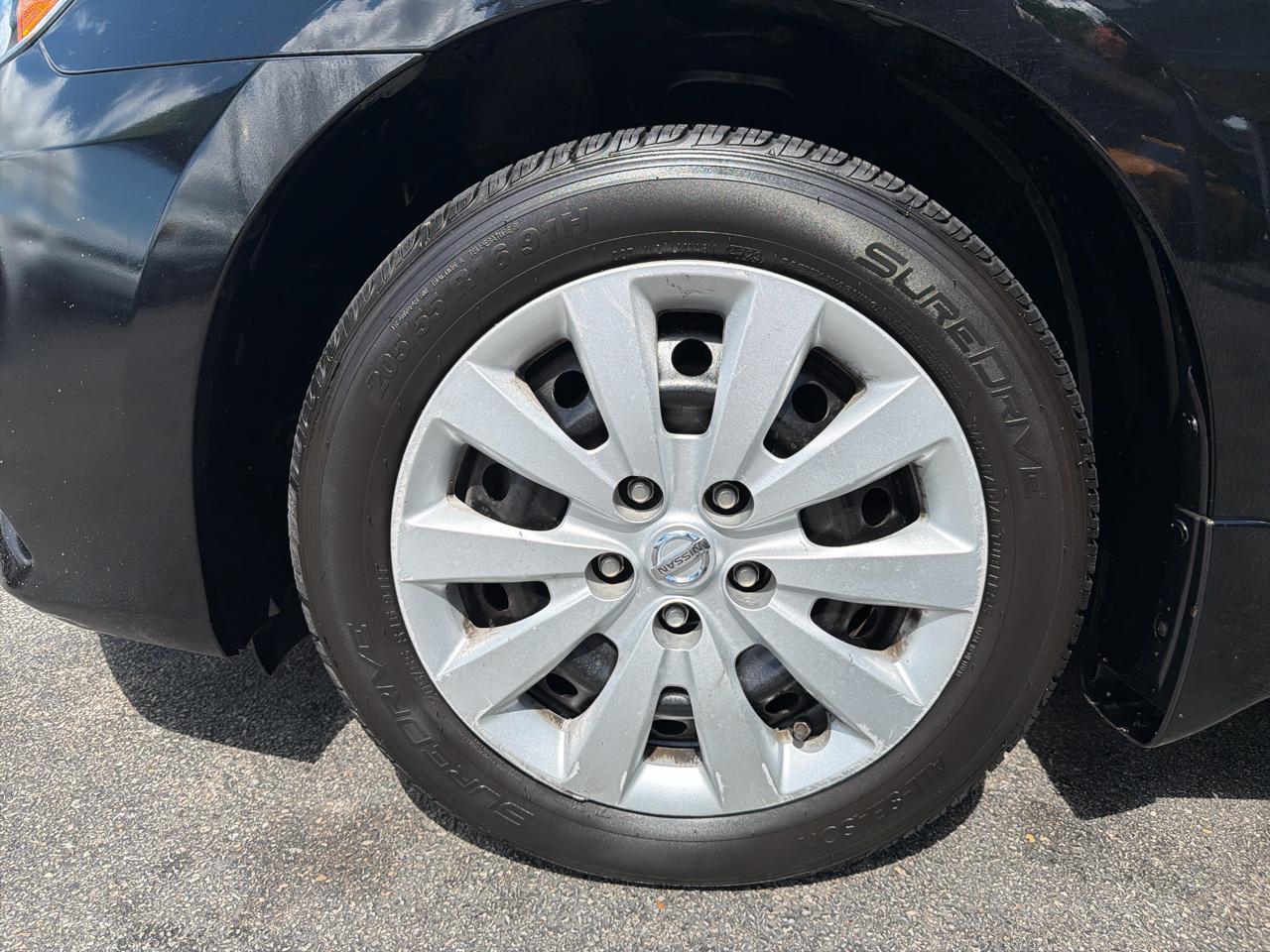 Nissan Sentra 4dr Sdn I4 CVT S 2016