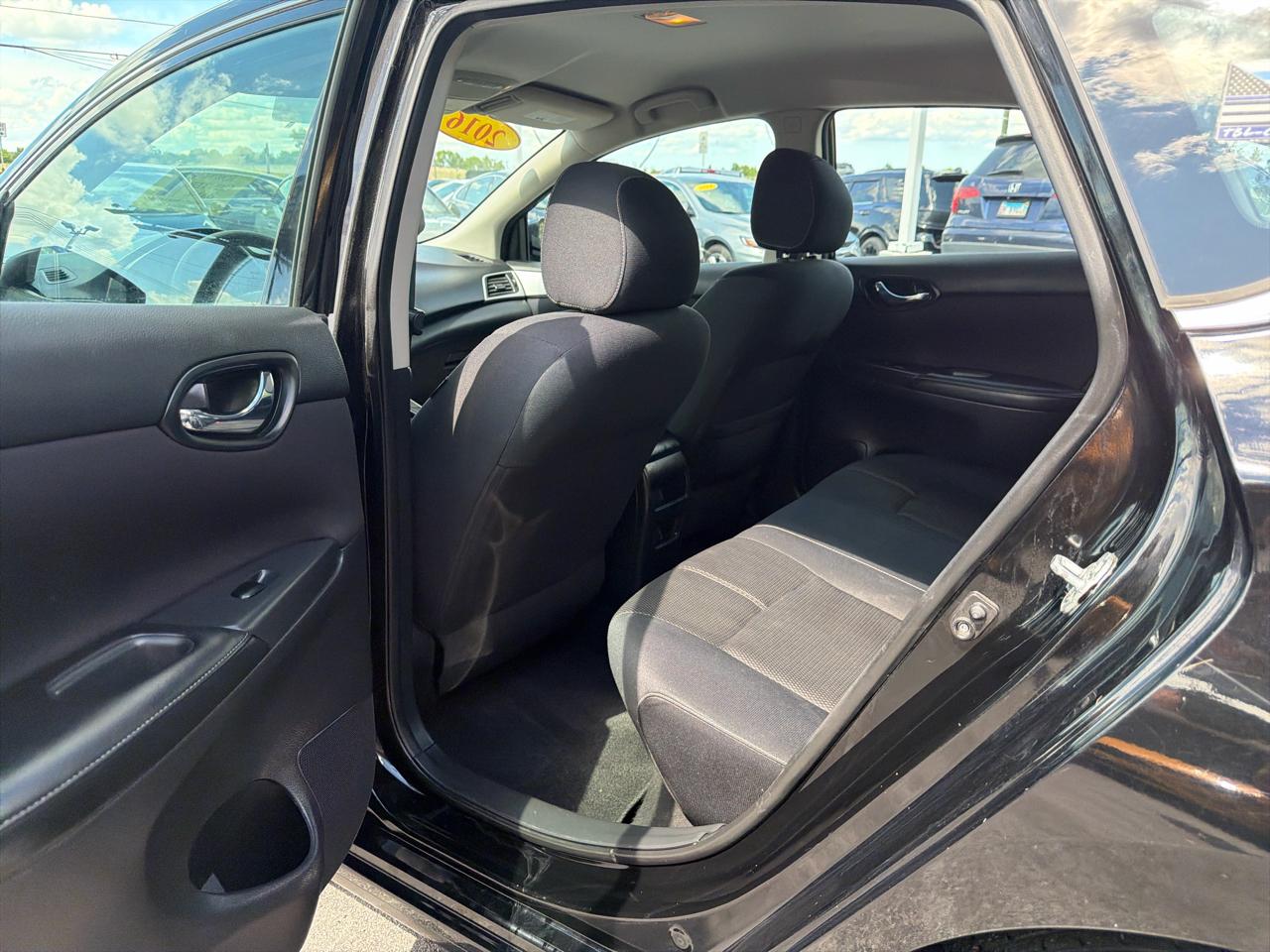Nissan Sentra 4dr Sdn I4 CVT S 2016