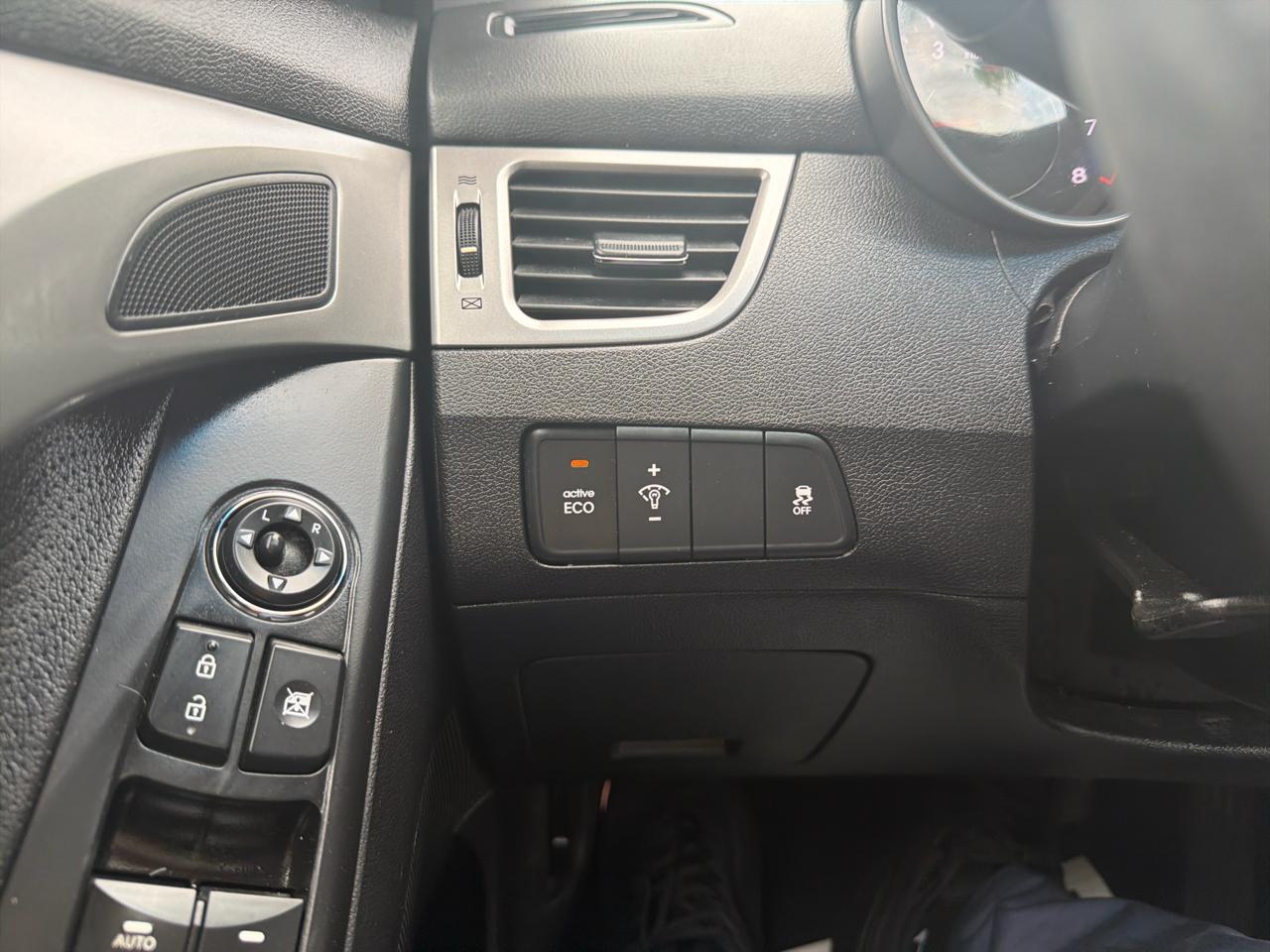 Hyundai Elantra 4dr Sdn Auto Limited (Alabama Plant) 2012