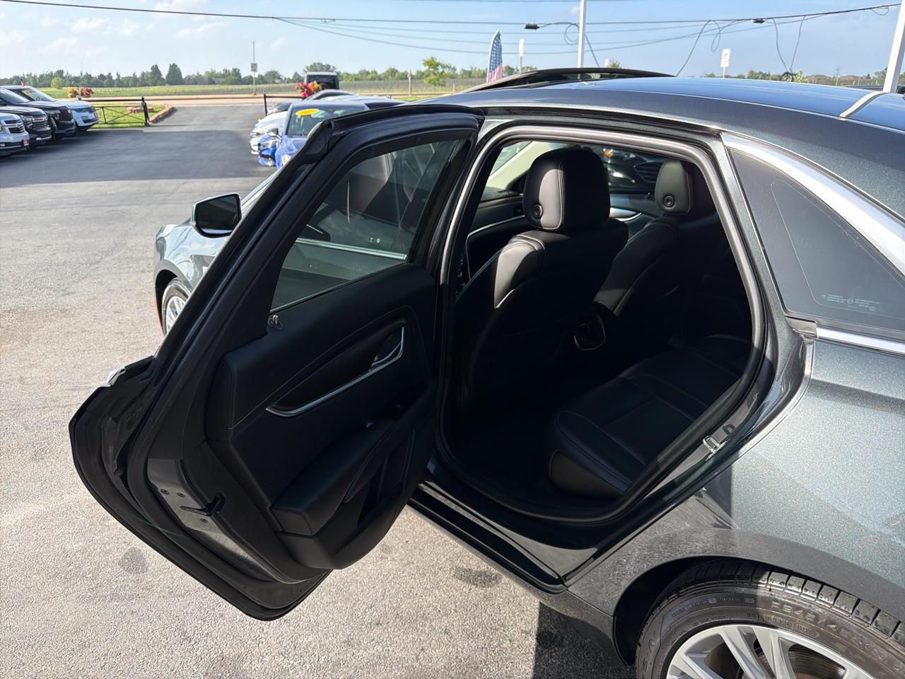 Cadillac XTS 4dr Sdn Luxury FWD 2019