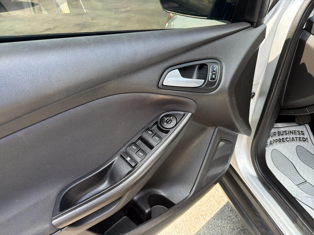 Ford Focus 4dr Sdn SE 2016