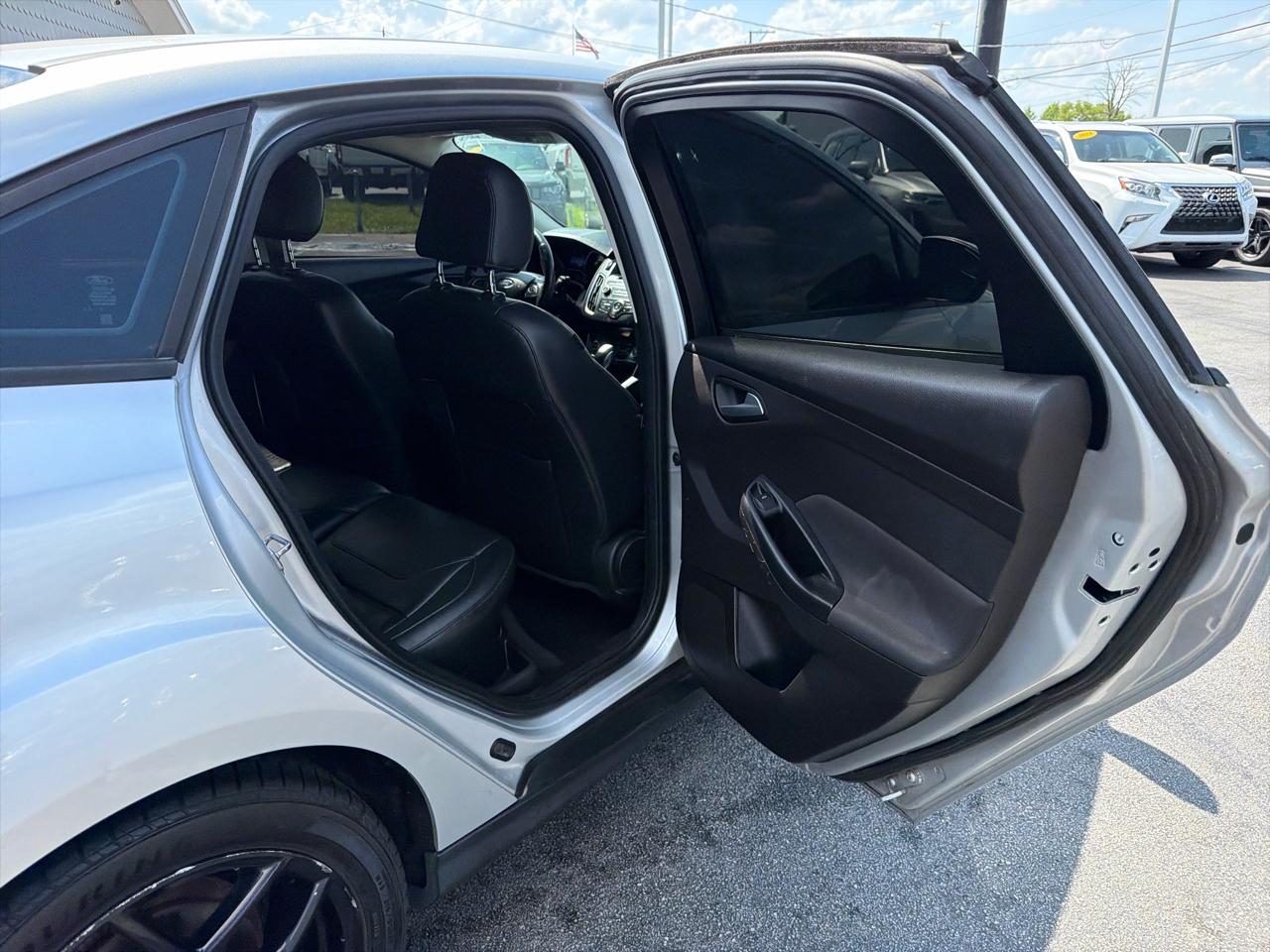 Ford Focus 4dr Sdn SE 2016