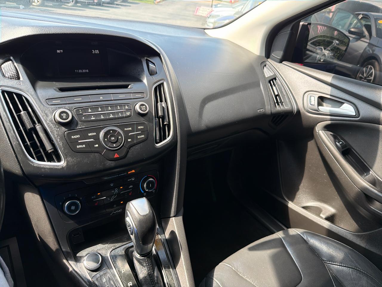 Ford Focus 4dr Sdn SE 2016