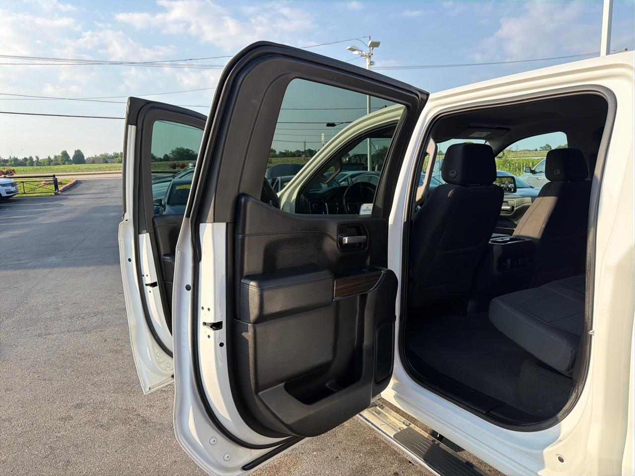 Chevrolet Silverado 1500 4WD Crew Cab 147" RST 2019
