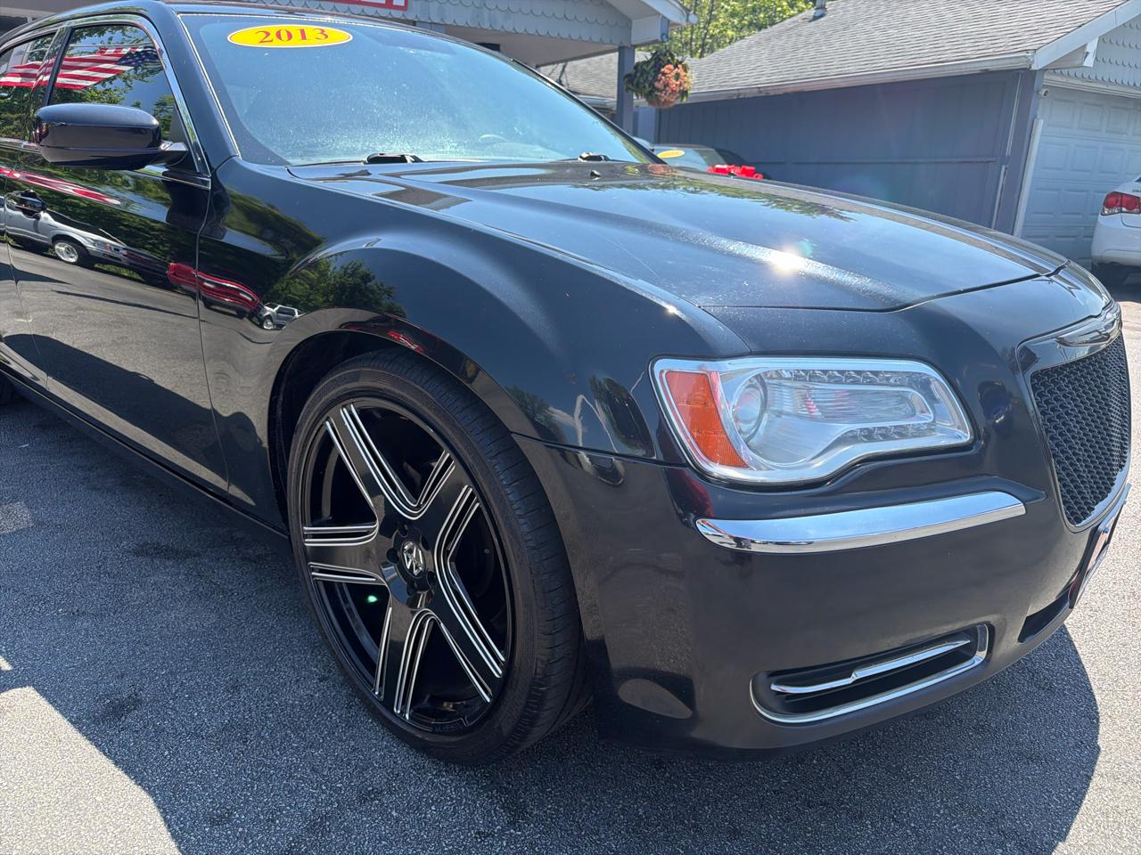 Chrysler 300 4dr Sdn RWD 2013