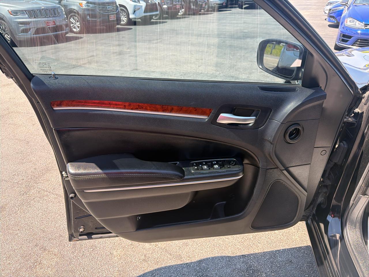 Chrysler 300 4dr Sdn RWD 2013