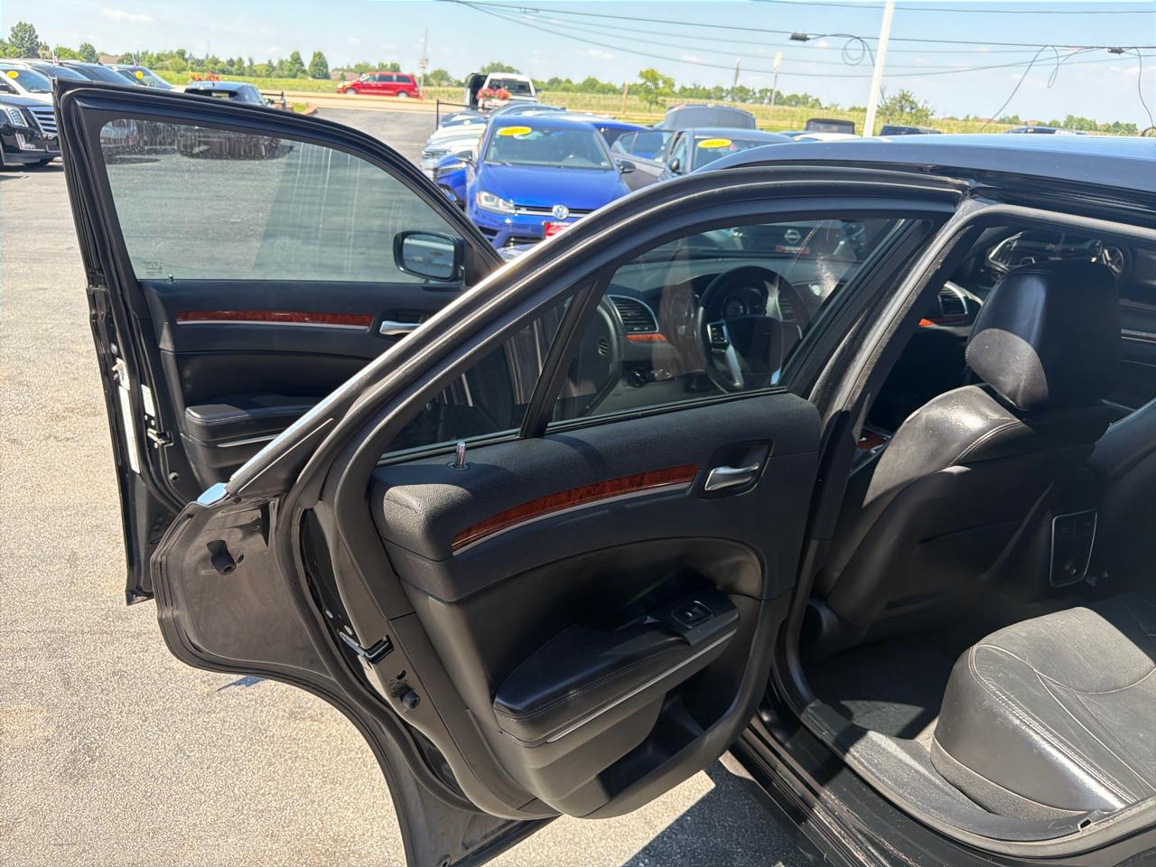 Chrysler 300 4dr Sdn RWD 2013
