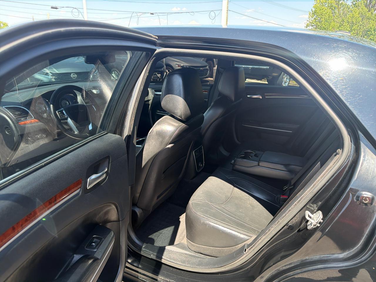 Chrysler 300 4dr Sdn RWD 2013