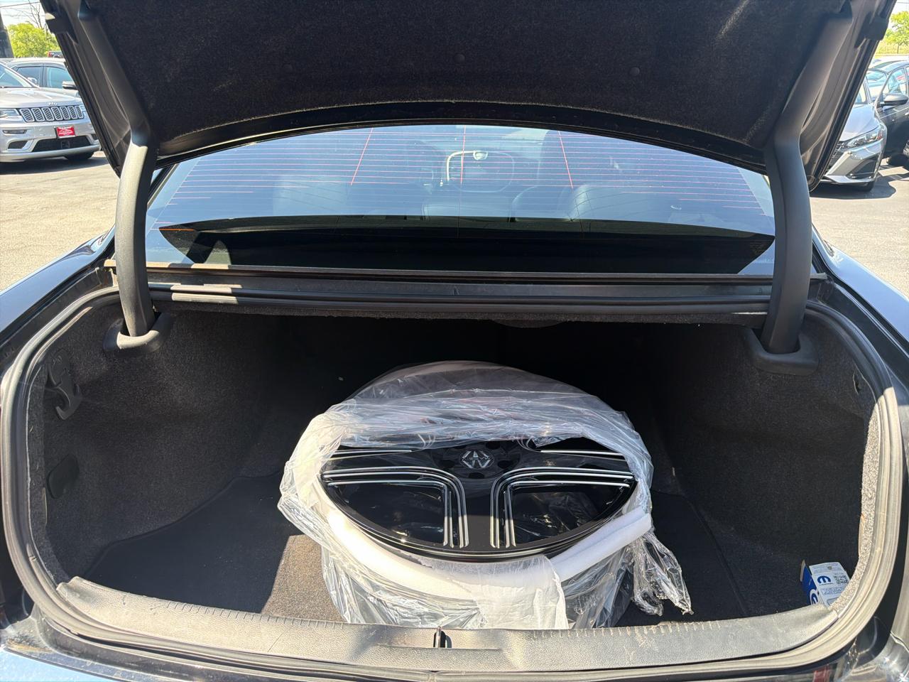 Chrysler 300 4dr Sdn RWD 2013