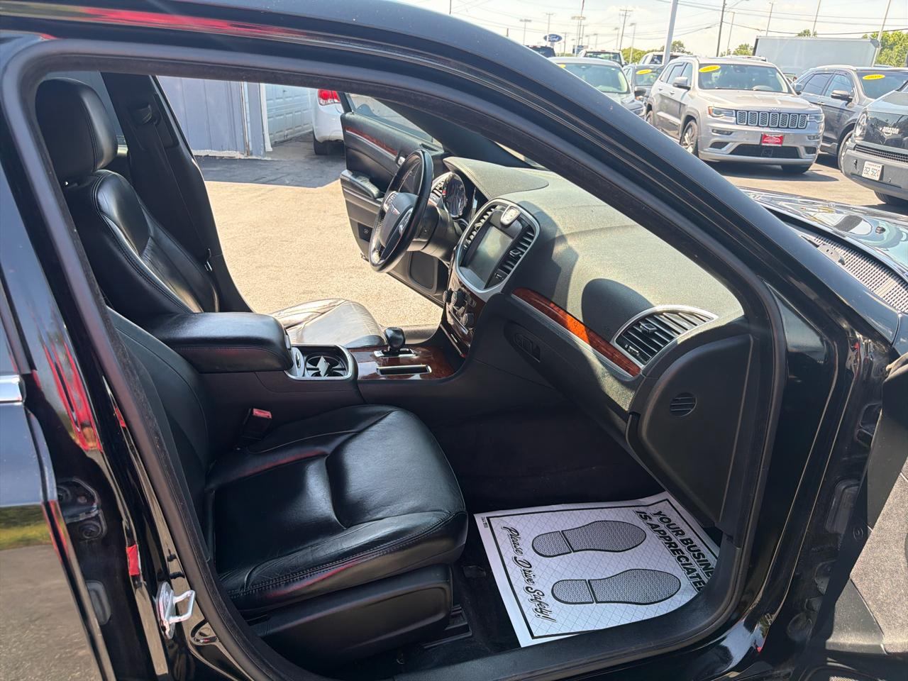 Chrysler 300 4dr Sdn RWD 2013