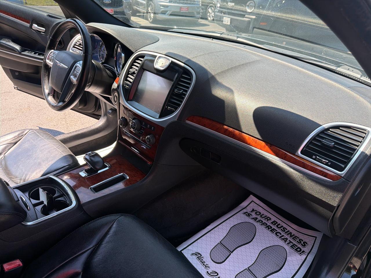 Chrysler 300 4dr Sdn RWD 2013