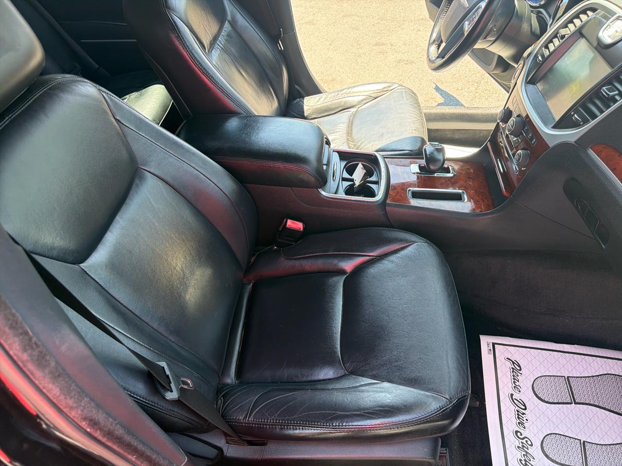 Chrysler 300 4dr Sdn RWD 2013