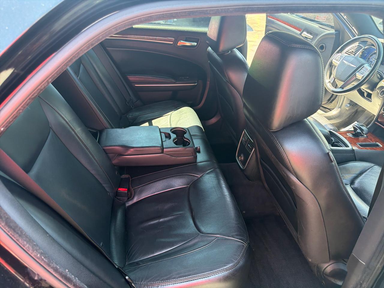 Chrysler 300 4dr Sdn RWD 2013
