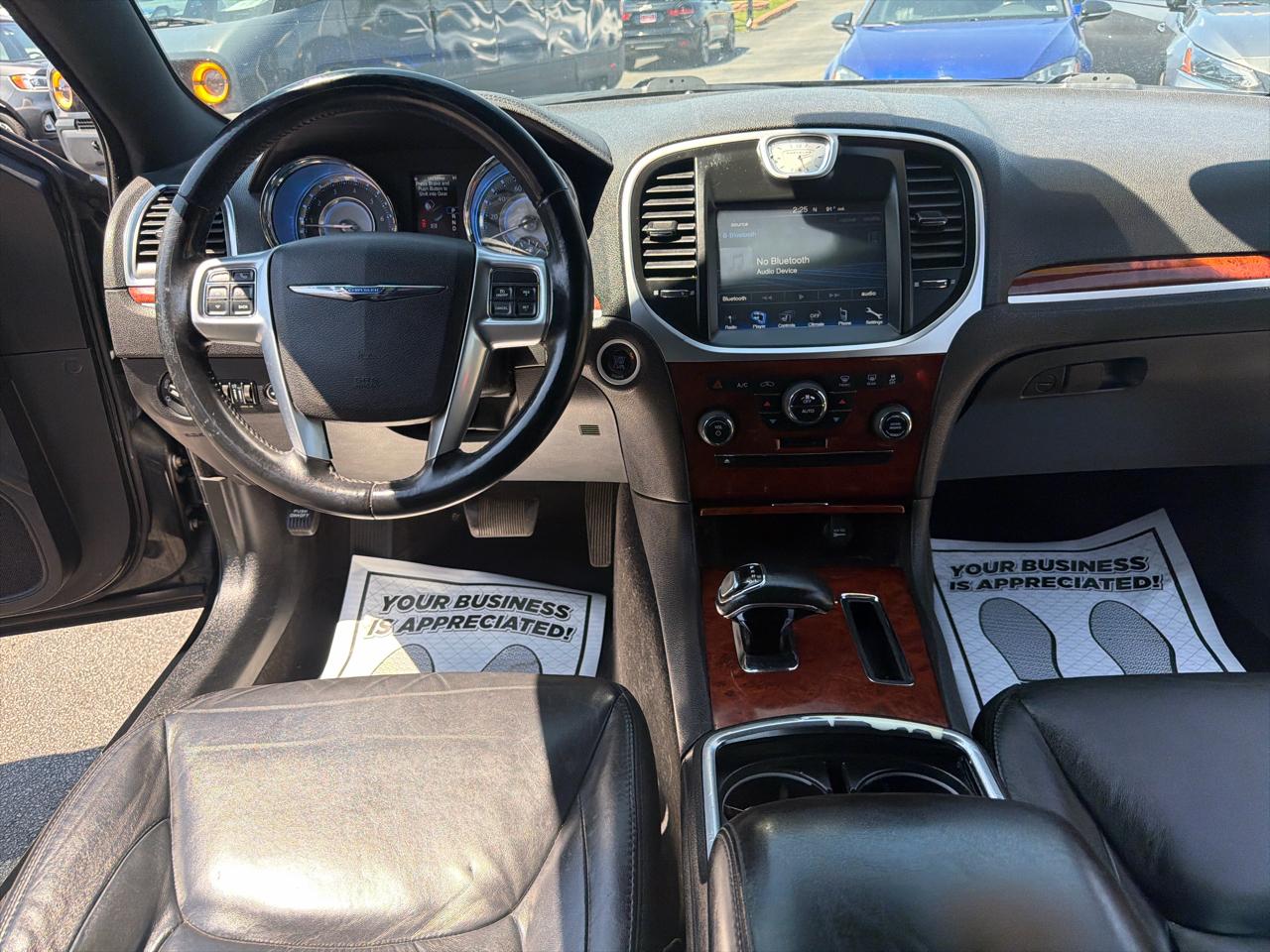 Chrysler 300 4dr Sdn RWD 2013