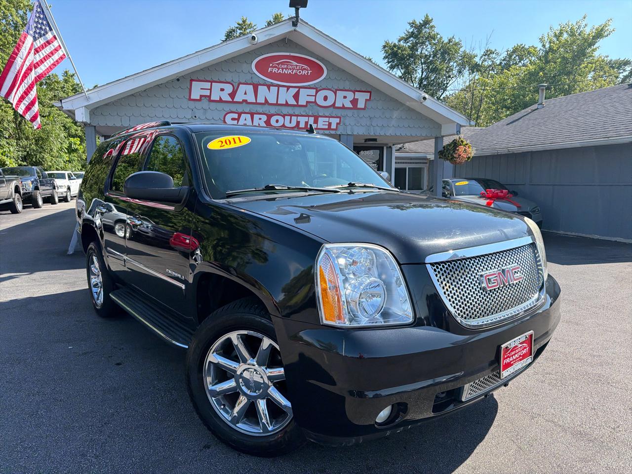 GMC Yukon AWD 4dr 1500 Denali 2011